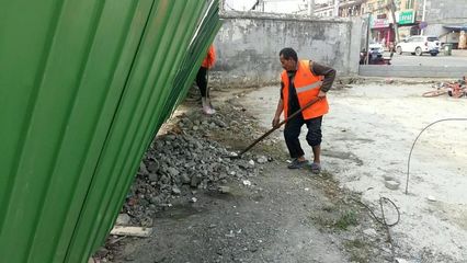 清理道路垃圾 美化环境