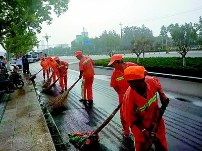 济阳两条重点道路开启深度保洁模式