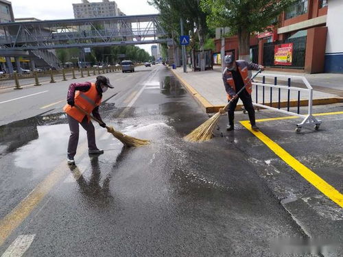 新城区环境卫生服务中心 强化雨后保洁作业 确保路面整洁畅通