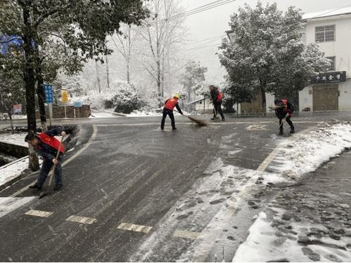 萍乡上栗县 冰雪天气下的身影凤凰网江西 凤凰网