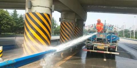 荥阳市公路管理局压实责任 做好道路扬尘污染防治工作