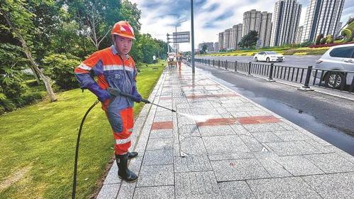 高温下的 煎 守 他们用汗水守护城市的 高颜值