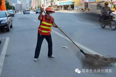 关爱清洁工人,大家一起维护清洁家园