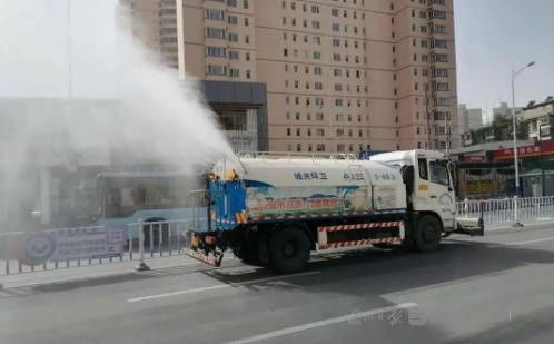 城关环卫增强道路保洁力度,积极应对沙尘天气