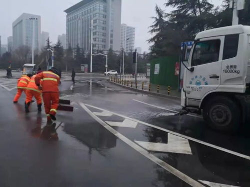 临沂开展‘洗城’行动 路面冲洗不停歇 河道保洁见成效