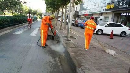 桥西创城记 环卫开展道路油污与河道保洁集中清洗行动