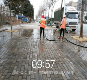 干干净净过大年 中心城区道路深度清洁行动再发力，垃圾清运显成效